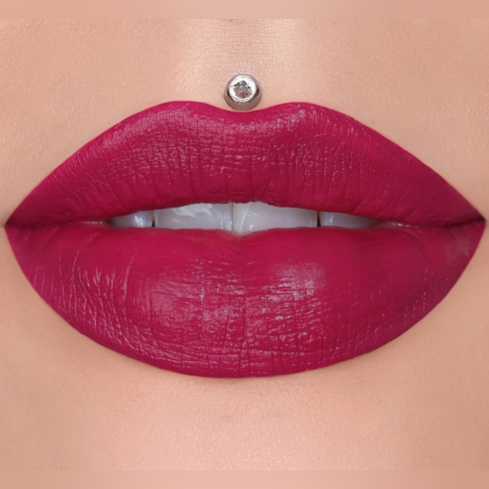 NIB❤️‍🔥"Major Attitude" Jeffree Star Velvet Trap Lipstick💋 SOLD OUT🤩